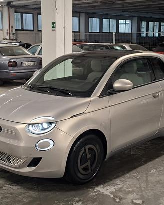 Fiat 500e 42kWh 118CV Giorgio Armani Berlina Km. 0