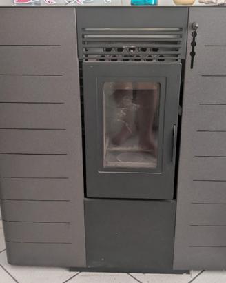 Stufa a Pellet Kalor Slim 9 kW Salvaspazio
