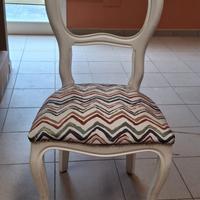 sedie beige rivestite