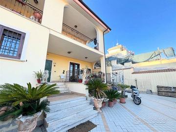 Villa di 350 m² con più di 5 locali a Roma