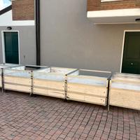 Banco da mercato in alluminio su ruote