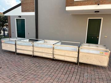 Banco da mercato in alluminio su ruote