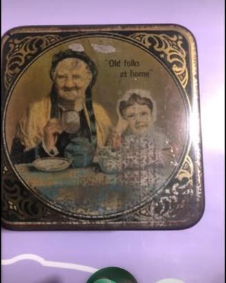 Scatola pubblicitaria di latta