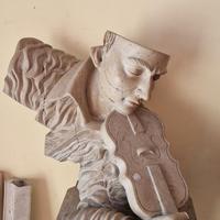 Scultura  violinista in marmo 