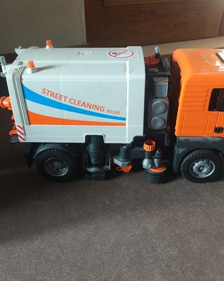 camion Bruder MAN TGS per la pulizia delle strade