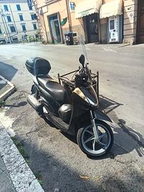 sh 300i  2009