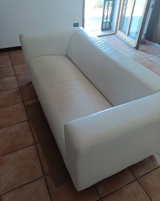 Divano in ecopelle