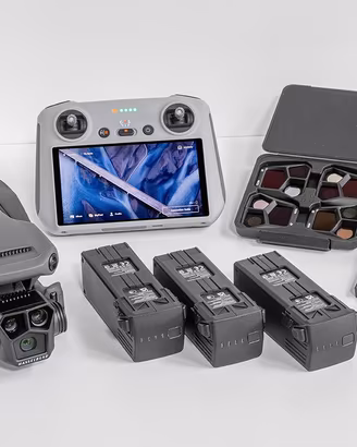 DJI Mavic 3 Pro + DJI RC + 3 batterie -in garanzia