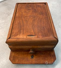 Grattuggia con contenitore in legno
