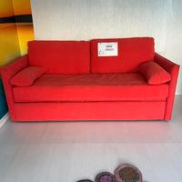 divano letto, con secondo psoto estraibile.