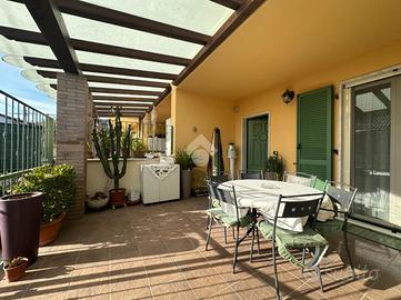 CASA SEMINDIPENDENTE A CARRARA