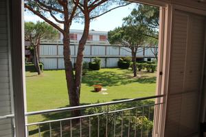 Ampio bilocale con veranda in residence-piscina