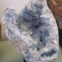 Minerale Geode di Celestina su supporto