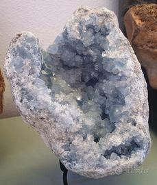 Minerale Geode di Celestina su supporto