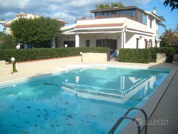 Isola, villa singola con piscina