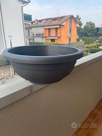 Vasi rotondi in plastica