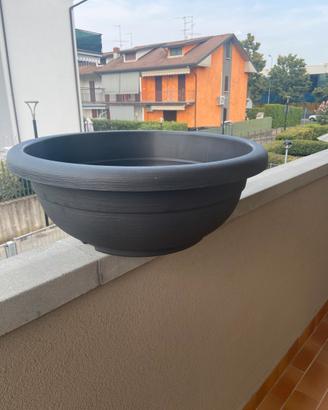 Vasi rotondi in plastica