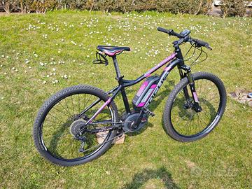 E-Bike Focus Jarifa Bosch Front con  NUOVA BATTERI