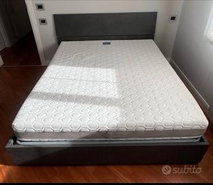Materasso MEMORY FOAM 200x160 come nuovo 