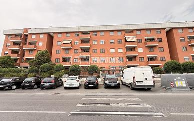 AMPIO TRILOCALE CON GIARDINO E POSTO AUTO