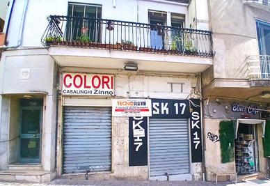 NEGOZIO A NAPOLI