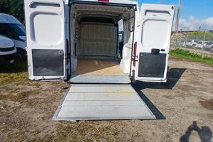 Fiat Ducato 35 2,3 MJT con pedana di carico