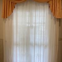 Tenda ricamata a mano con mantovana rosa