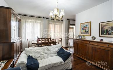 Appartamento ristrutturato con 3 camere e garage!