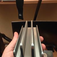 Supporto verticale per portatile da scrivania