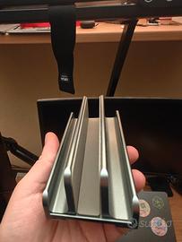 Supporto verticale per portatile da scrivania