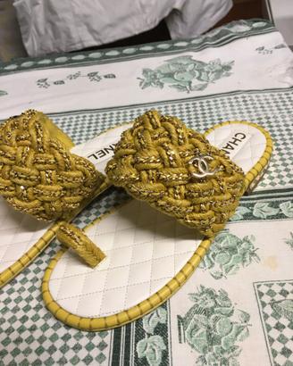 Sandalo infradito Chanel dorato
