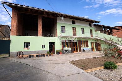 SOLUZIONE INDIPENDENTE CON CORTILE PRIVATO