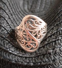 Anello a fascia in argento 