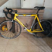 bici corsa pinarello