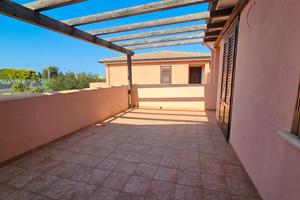 Campofelice di Roccella comodi 3 vani con terrazzo