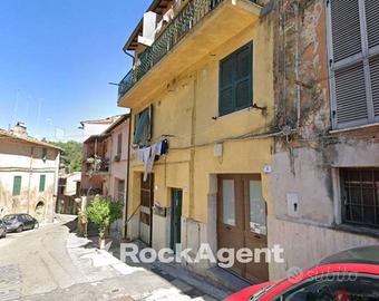 RONCIGLIONE - LOCALE MAGAZZINO CON ACCESSO CARRABI