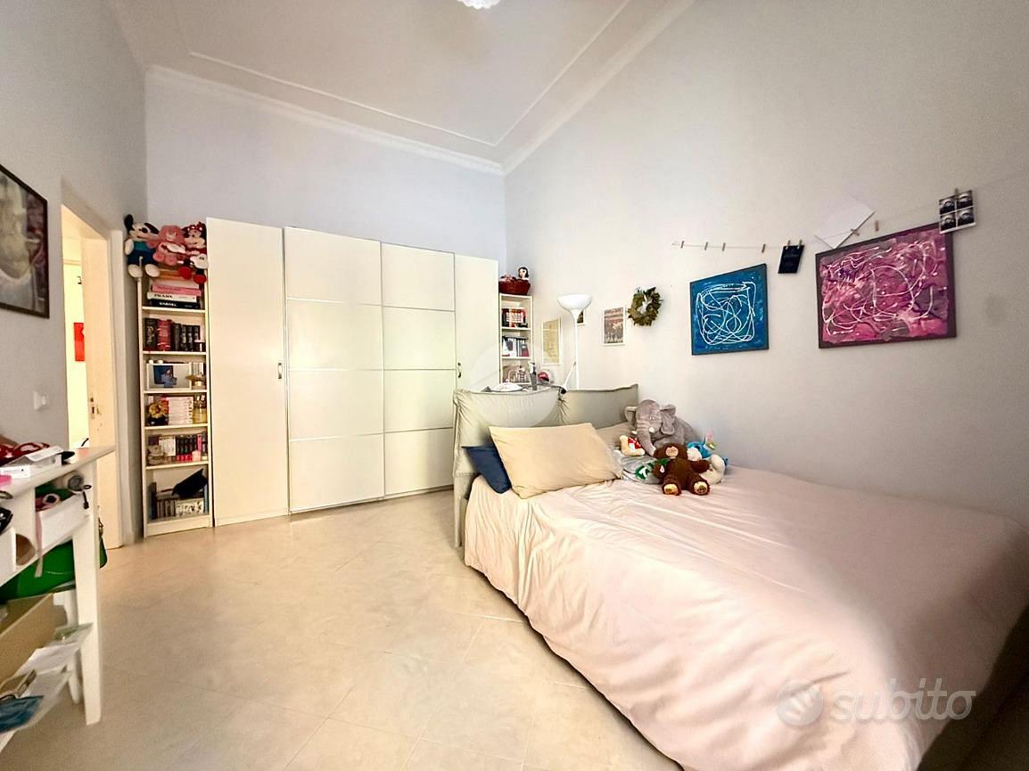 Apartment in Napoli, Chiaia, Municipalità 1 - Altro