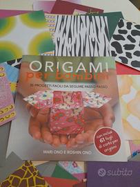 libro e alcuni foglietti circa 30 per origami
