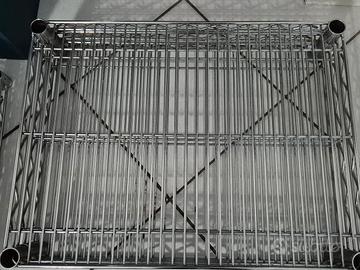 scaffalatura in metallo cromato
