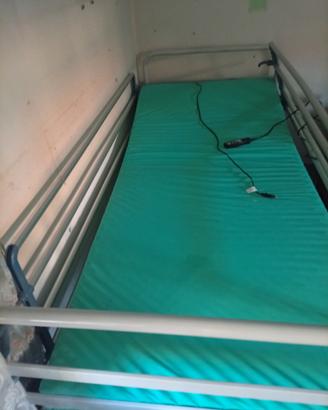 Letto ospedaliero elettrico