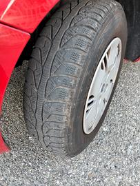 Gomme auto con cerchi