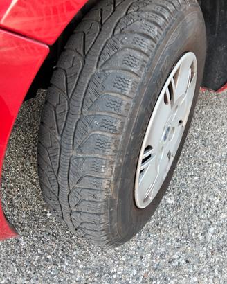 Gomme auto con cerchi