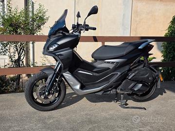 Aprilia SR GT 200