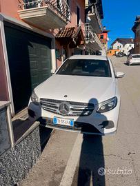 Automobile mercedes glc