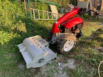 Motocoltivatore con trincia
