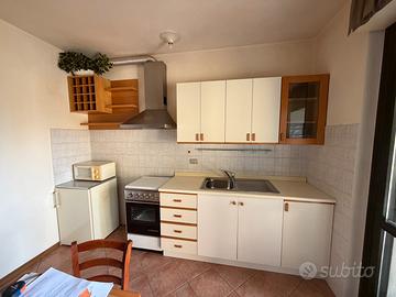 Cucina completa con tavolo – base 180 cm