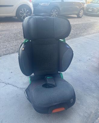 2 seggiolini auto Chicco  + alzatina
