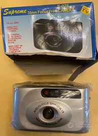 Macchina fotografica analogica nuova