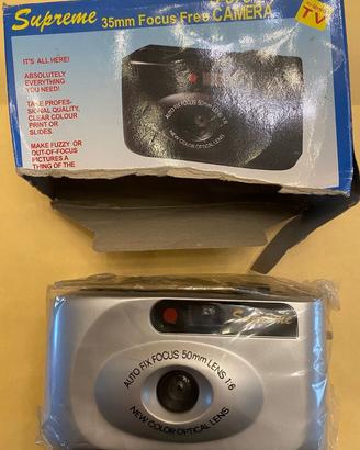 Macchina fotografica analogica nuova