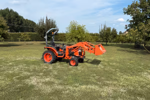 Kubota  B3030 con pala caricatrice -targato-